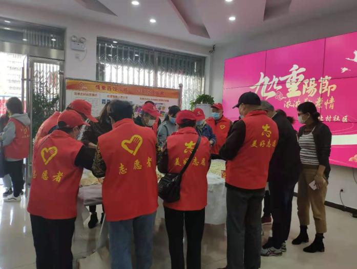 “三社联动”项目开展重阳节包饺子活动